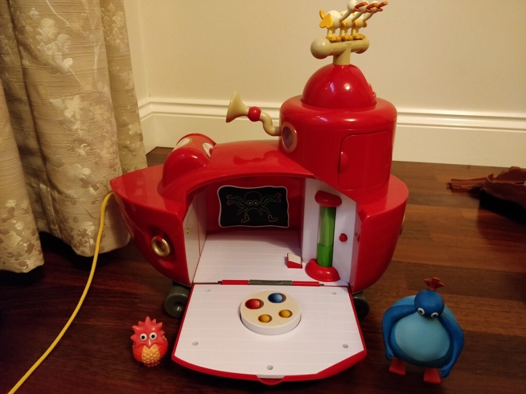 twirlywoos big red boat activity toy